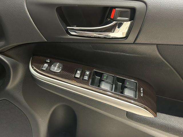 カムリ ハイブリッド　Ｇパッケージ　１オーナー／電動シート／クルーズコントロール／スマートキー／ＥＴＣ／横滑り防止装置／純正ナビ／Ｂｌｕｅｔｏｏｔｈ／バックカメラ／地デジ／ＨＩＤオートライト／純正ＡＷ（42枚目）