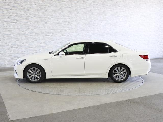 クラウンハイブリッド アスリートＧ　黒本革電動メモリーシート／シートベンチレーション／トヨタセーフティセンスＰ／レーダークルコン／クリアランスソナー／ＢＳＭ／アダプティブハイビーム／ステアリングヒーター／純正ナビ／バックカメラ（12枚目）