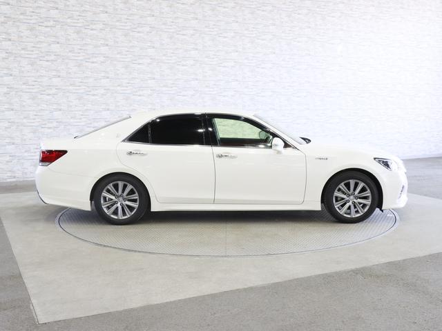 クラウンハイブリッド アスリートＧ　黒本革電動メモリーシート／シートベンチレーション／トヨタセーフティセンスＰ／レーダークルコン／クリアランスソナー／ＢＳＭ／アダプティブハイビーム／ステアリングヒーター／純正ナビ／バックカメラ（13枚目）