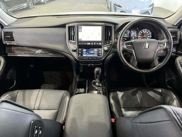 クラウンハイブリッド アスリートＧ　黒本革電動メモリーシート／シートベンチレーション／トヨタセーフティセンスＰ／レーダークルコン／クリアランスソナー／ＢＳＭ／アダプティブハイビーム／ステアリングヒーター／純正ナビ／バックカメラ（19枚目）