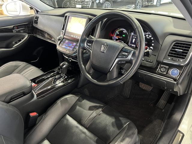 クラウンハイブリッド アスリートＧ　黒本革電動メモリーシート／シートベンチレーション／トヨタセーフティセンスＰ／レーダークルコン／クリアランスソナー／ＢＳＭ／アダプティブハイビーム／ステアリングヒーター／純正ナビ／バックカメラ（28枚目）