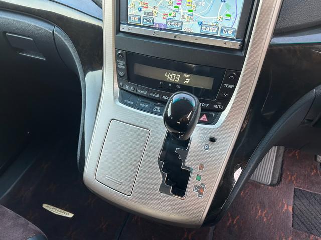 アルファード 240S タイプゴールド 後期/後席モニター/黒半革シート/両側電動スライド/電動リヤゲート/クルーズコントロール/クリアランスソナー/ETC/純正ナビ/地デジ/バックカメラ/純正18AW/HIDオートライト(33枚目)