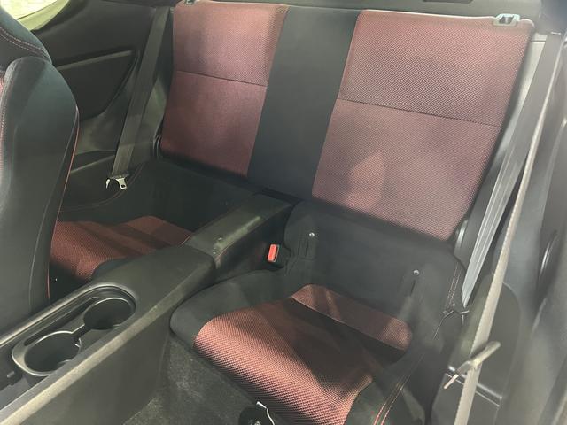 ８６ ＧＴ　純正ナビ／Ｂｌｕｅｔｏｏｔｈ／バックカメラ／地デジ／ＶＳＣスポーツモード／スマートキー／ＥＴＣ／横滑り防止装置／ＬＥＤオートライト／純正１７ＡＷ（32枚目）