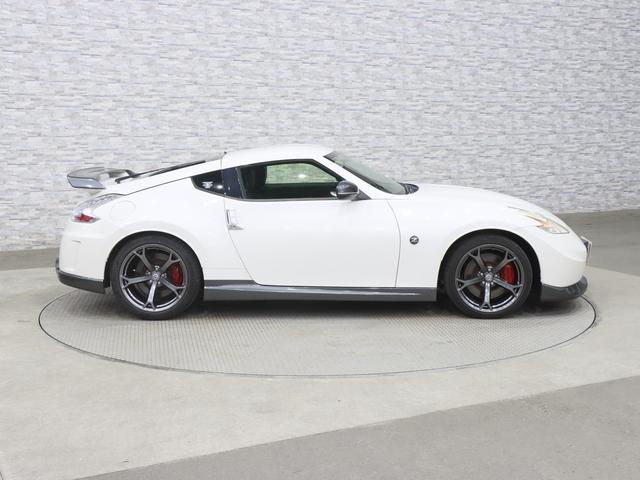 フェアレディＺ ニスモ　後期／１オーナー／専用エアロ／６速ＭＴ／黒ハーフ革シート／スマートキー／横滑り防止装置／ケンウッドオーディオ／ＨＩＤオートライト／純正ＡＷ（13枚目）