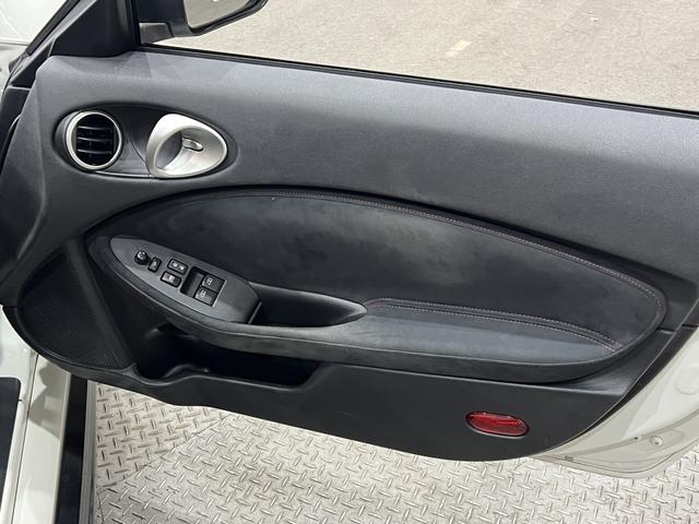 フェアレディＺ ニスモ　後期／１オーナー／専用エアロ／６速ＭＴ／黒ハーフ革シート／スマートキー／横滑り防止装置／ケンウッドオーディオ／ＨＩＤオートライト／純正ＡＷ（25枚目）