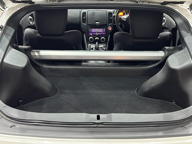 フェアレディＺ ニスモ　後期／１オーナー／専用エアロ／６速ＭＴ／黒ハーフ革シート／スマートキー／横滑り防止装置／ケンウッドオーディオ／ＨＩＤオートライト／純正ＡＷ（30枚目）