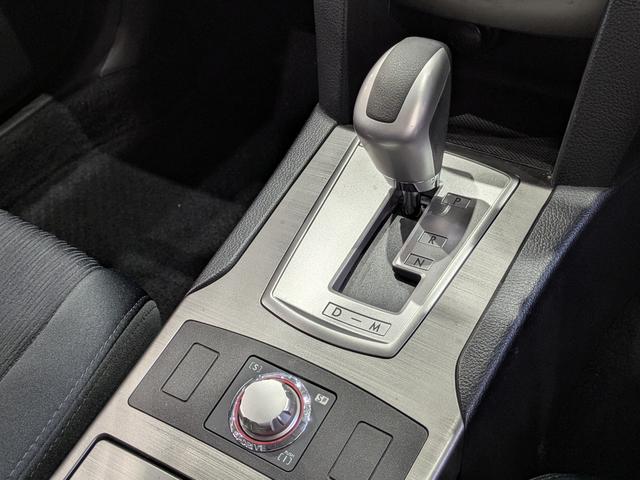 レガシィツーリングワゴン ２．５ｉ　Ｓスタイル　４ＷＤ／クルーズコントロール／パドルシフト／スマートキー／ＥＴＣ／横滑り防止装置／ヘッドランプウォッシャー／ストラーダナビ／Ｂｌｕｅｔｏｏｔｈ／地デジ／ＨＩＤオートライト／純正ＡＷ（27枚目）