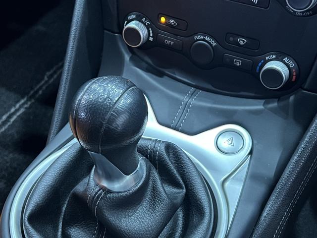 フェアレディZ バージョンST 6速MT/BOSEサウンド/半革電動シート/シートヒーター/3連サブメーター/スマートキー/ETC/横滑り防止装置/純正ナビ/Bluetooth/バックカメラ/地デジ/HIDオートライト/鍛造19AW(8枚目)