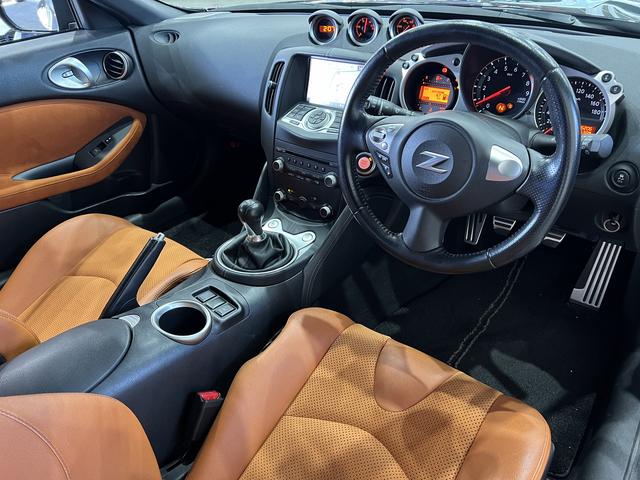 フェアレディZ バージョンST 6速MT/BOSEサウンド/半革電動シート/シートヒーター/3連サブメーター/スマートキー/ETC/横滑り防止装置/純正ナビ/Bluetooth/バックカメラ/地デジ/HIDオートライト/鍛造19AW(23枚目)