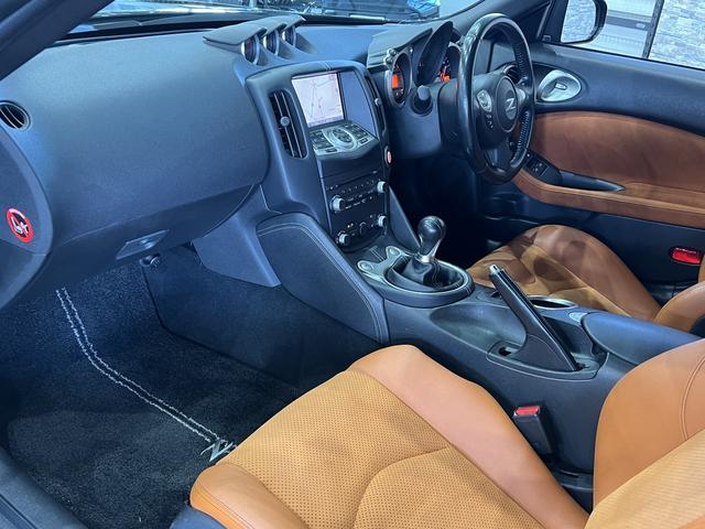 フェアレディZ バージョンST 6速MT/BOSEサウンド/半革電動シート/シートヒーター/3連サブメーター/スマートキー/ETC/横滑り防止装置/純正ナビ/Bluetooth/バックカメラ/地デジ/HIDオートライト/鍛造19AW(35枚目)