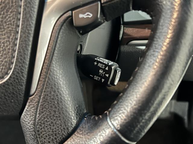 クラウンハイブリッド ロイヤルサルーン ブラックスタイル 電動シート/シートヒーター/レーダークルコン/クリアランスソナー/スマートキー/ETC/ステアリングヒーター/純正ナビ/Bluetooth/バックカメラ/HIDオートライト/純正AW(7枚目)