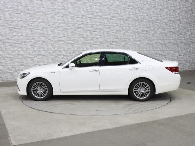 クラウンハイブリッド ロイヤルサルーン ブラックスタイル 電動シート/シートヒーター/レーダークルコン/クリアランスソナー/スマートキー/ETC/ステアリングヒーター/純正ナビ/Bluetooth/バックカメラ/HIDオートライト/純正AW(12枚目)