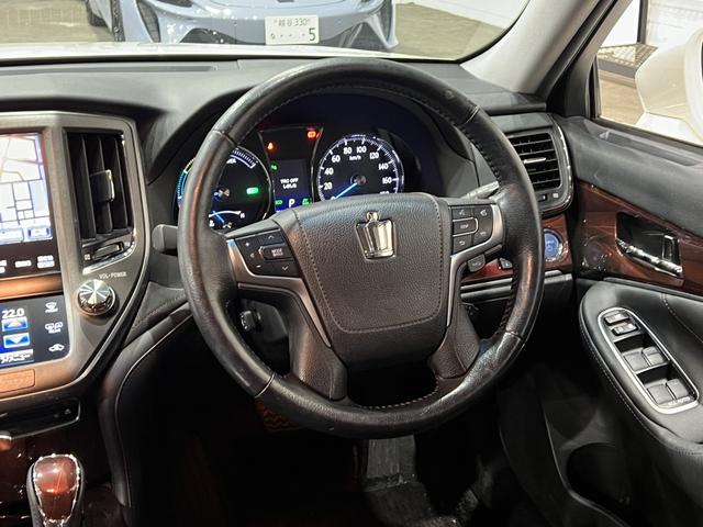 クラウンハイブリッド ロイヤルサルーン ブラックスタイル 電動シート/シートヒーター/レーダークルコン/クリアランスソナー/スマートキー/ETC/ステアリングヒーター/純正ナビ/Bluetooth/バックカメラ/HIDオートライト/純正AW(21枚目)