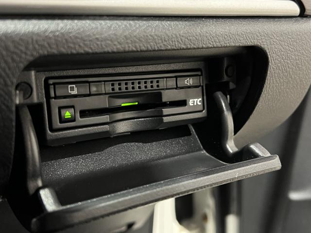 クラウンハイブリッド ロイヤルサルーン ブラックスタイル 電動シート/シートヒーター/レーダークルコン/クリアランスソナー/スマートキー/ETC/ステアリングヒーター/純正ナビ/Bluetooth/バックカメラ/HIDオートライト/純正AW(24枚目)