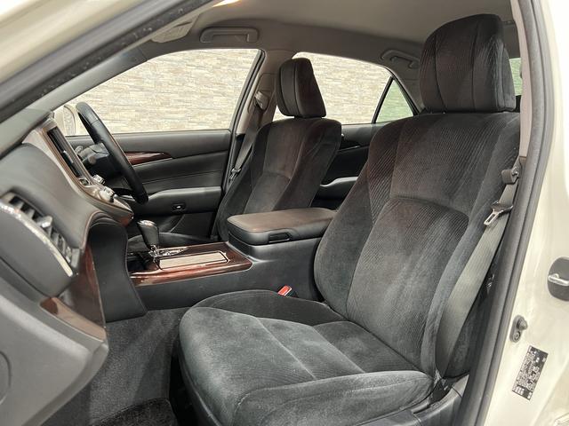 クラウンハイブリッド ロイヤルサルーン ブラックスタイル 電動シート/シートヒーター/レーダークルコン/クリアランスソナー/スマートキー/ETC/ステアリングヒーター/純正ナビ/Bluetooth/バックカメラ/HIDオートライト/純正AW(33枚目)