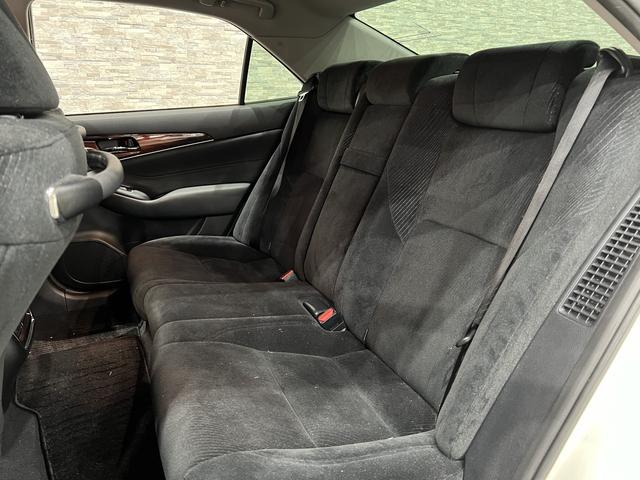 クラウンハイブリッド ロイヤルサルーン ブラックスタイル 電動シート/シートヒーター/レーダークルコン/クリアランスソナー/スマートキー/ETC/ステアリングヒーター/純正ナビ/Bluetooth/バックカメラ/HIDオートライト/純正AW(34枚目)