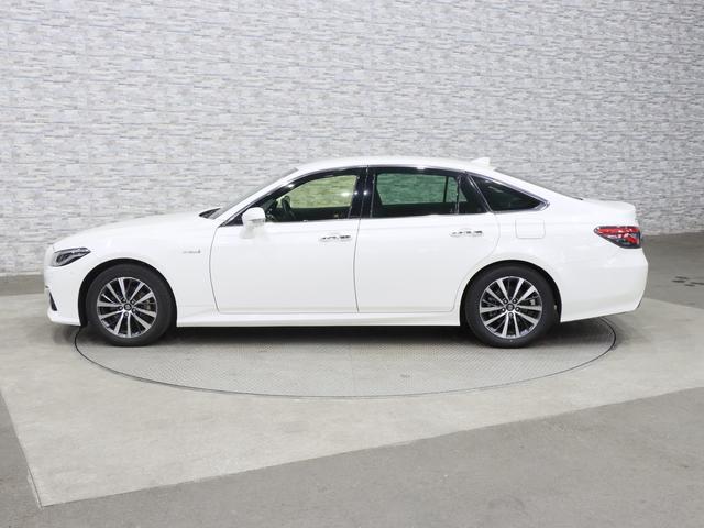 クラウンハイブリッド G セーフティパッケージPlus/電動メモリーシート/シートヒーター/3眼LED/HUD/トヨタセーフティセンス/レーダークルコン/BSM/RCTA/パーキングアシスト/パノラミックビューモニター(12枚目)