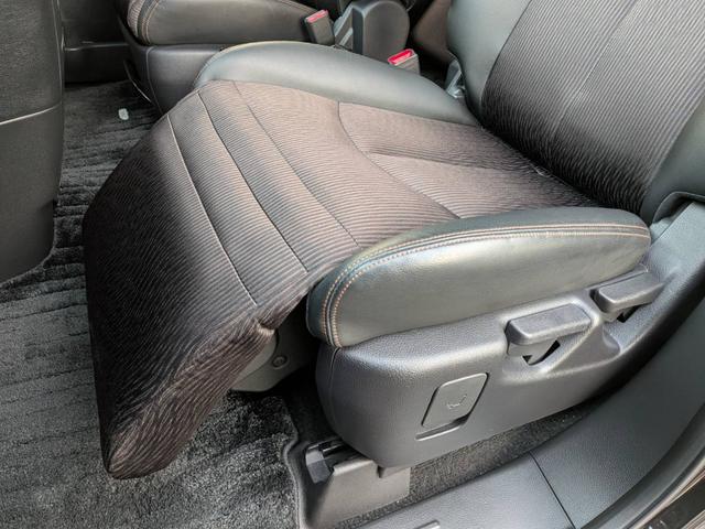 エルグランド ２５０ハイウェイスターアーバンクロム　後席モニター／半革シート／クルーズコントロール／横滑り防止装置／ＥＴＣ／純正ナビ／地デジ／Ｂｌｕｅｔｏｏｔｈ／バックカメラ／ＬＥＤオートライト／純正１８ＡＷ（10枚目）