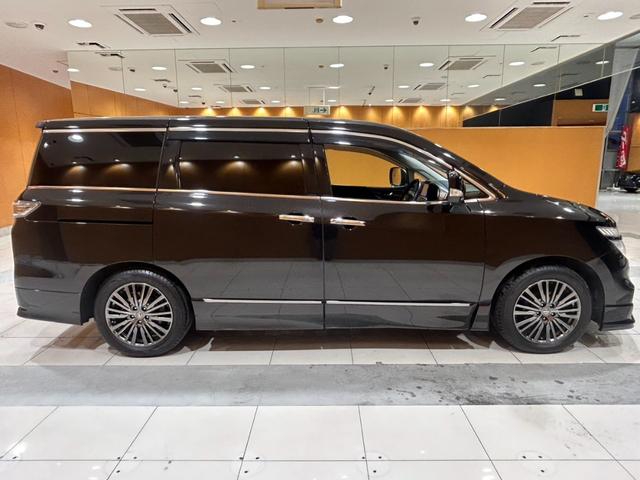 エルグランド ２５０ハイウェイスターアーバンクロム　後席モニター／半革シート／クルーズコントロール／横滑り防止装置／ＥＴＣ／純正ナビ／地デジ／Ｂｌｕｅｔｏｏｔｈ／バックカメラ／ＬＥＤオートライト／純正１８ＡＷ（14枚目）