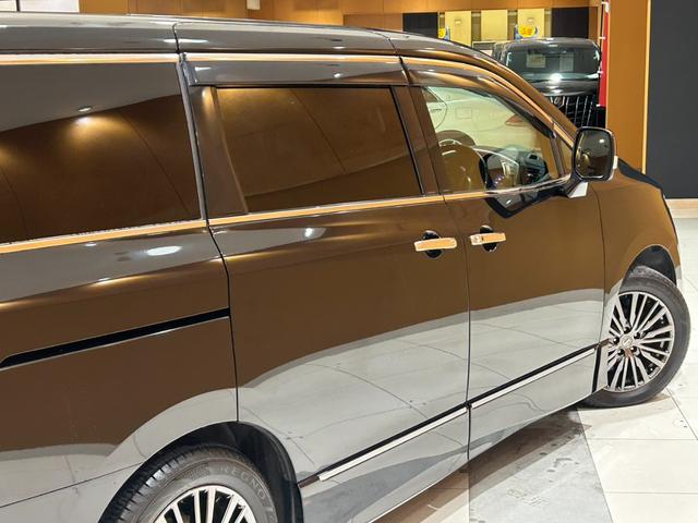 エルグランド ２５０ハイウェイスターアーバンクロム　後席モニター／半革シート／クルーズコントロール／横滑り防止装置／ＥＴＣ／純正ナビ／地デジ／Ｂｌｕｅｔｏｏｔｈ／バックカメラ／ＬＥＤオートライト／純正１８ＡＷ（18枚目）