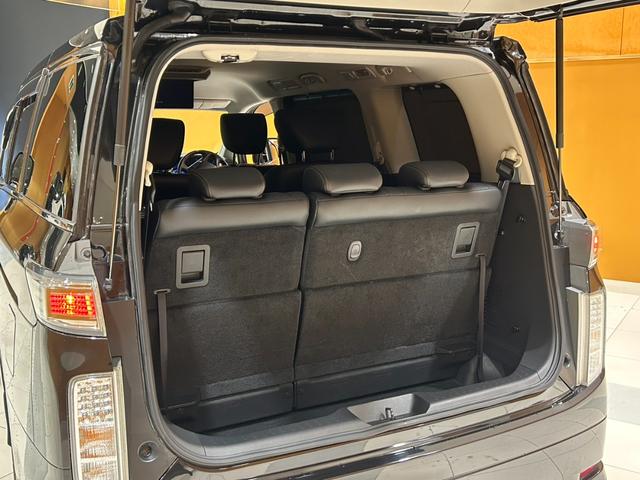 エルグランド ２５０ハイウェイスターアーバンクロム　後席モニター／半革シート／クルーズコントロール／横滑り防止装置／ＥＴＣ／純正ナビ／地デジ／Ｂｌｕｅｔｏｏｔｈ／バックカメラ／ＬＥＤオートライト／純正１８ＡＷ（24枚目）