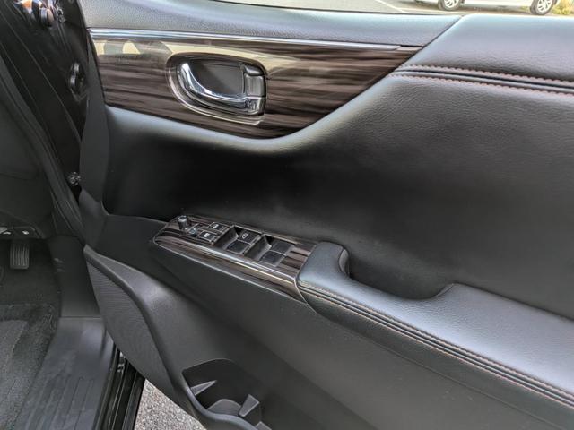 エルグランド ２５０ハイウェイスターアーバンクロム　後席モニター／半革シート／クルーズコントロール／横滑り防止装置／ＥＴＣ／純正ナビ／地デジ／Ｂｌｕｅｔｏｏｔｈ／バックカメラ／ＬＥＤオートライト／純正１８ＡＷ（43枚目）