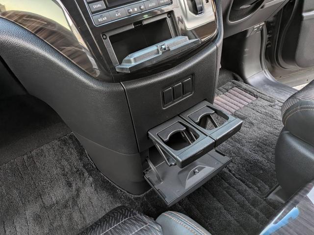 エルグランド ２５０ハイウェイスターアーバンクロム　後席モニター／半革シート／クルーズコントロール／横滑り防止装置／ＥＴＣ／純正ナビ／地デジ／Ｂｌｕｅｔｏｏｔｈ／バックカメラ／ＬＥＤオートライト／純正１８ＡＷ（45枚目）