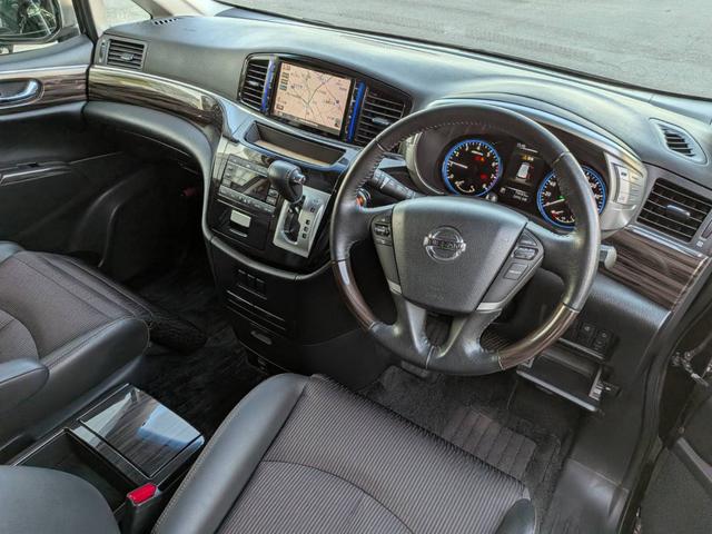 エルグランド ２５０ハイウェイスターアーバンクロム　後席モニター／半革シート／クルーズコントロール／横滑り防止装置／ＥＴＣ／純正ナビ／地デジ／Ｂｌｕｅｔｏｏｔｈ／バックカメラ／ＬＥＤオートライト／純正１８ＡＷ（51枚目）