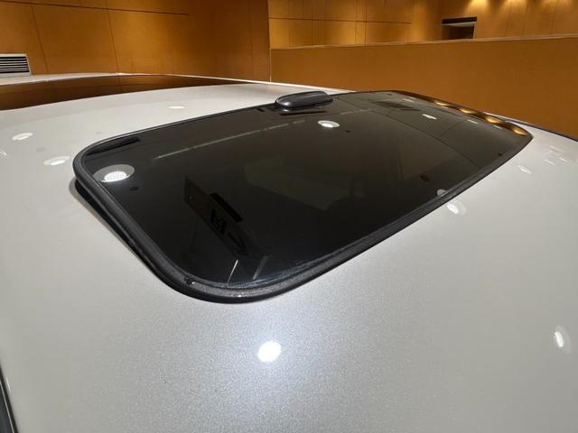 ヴォクシー ＺＳ　サンルーフ／両側電動スライドドア／ＥＴＣ／パドルシフト／純正ナビ／Ｂｌｕｅｔｏｏｔｈ／バックカメラ／ＨＩＤオートライト／純正ＡＷ（7枚目）