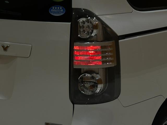 ヴォクシー ＺＳ　サンルーフ／両側電動スライドドア／ＥＴＣ／パドルシフト／純正ナビ／Ｂｌｕｅｔｏｏｔｈ／バックカメラ／ＨＩＤオートライト／純正ＡＷ（20枚目）