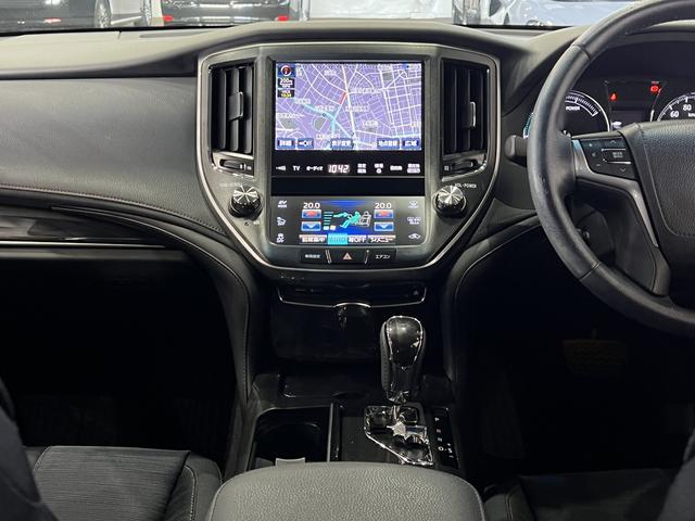 クラウンハイブリッド アスリートＳ　電動シート／シートヒーター／クルーズコントロール／ＥＴＣ／横滑り防止装置／ステアリングヒーター／純正ナビ／地デジ／Ｂｌｕｅｔｏｏｔｈ／バックカメラ／ＨＩＤオートライト／純正ＡＷ（25枚目）