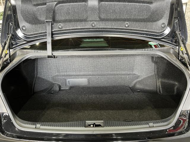 クラウンハイブリッド アスリートＳ　電動シート／シートヒーター／クルーズコントロール／ＥＴＣ／横滑り防止装置／ステアリングヒーター／純正ナビ／地デジ／Ｂｌｕｅｔｏｏｔｈ／バックカメラ／ＨＩＤオートライト／純正ＡＷ（34枚目）