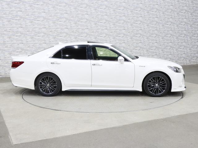 クラウンハイブリッド アスリートＧ　サンルーフ／社外フルエアロ／スパッタリング１８ＡＷ／黒本革電動メモリーシート／シートベンチレーション／クルーズコントロール／クリアランスソナー／オートマチックハイビーム／ステアリングヒーター／純正ナビ（13枚目）