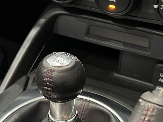 ロードスター S 6速MT/スマートキー/ETC/ヒルローンチアシスト/横滑り防止装置/革巻きステアリング/純正オーディオ/LEDヘッドライト/純正AW(9枚目)