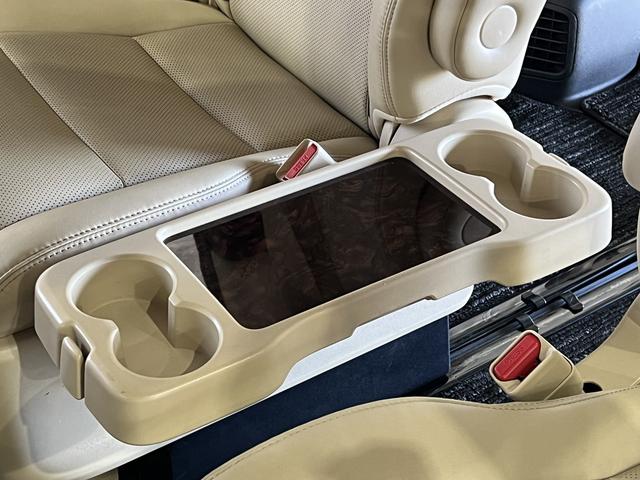 アルファードハイブリッド Ｇ　後期／４ＷＤ／合皮電動メモリーシート／シートベンチレーション／３眼ＬＥＤ／トヨタセーフティセンス／レーダークルコン／クリアランスソナー／アダプティブハイビーム／純正ディスプレイオーディオ／バックカメラ（44枚目）