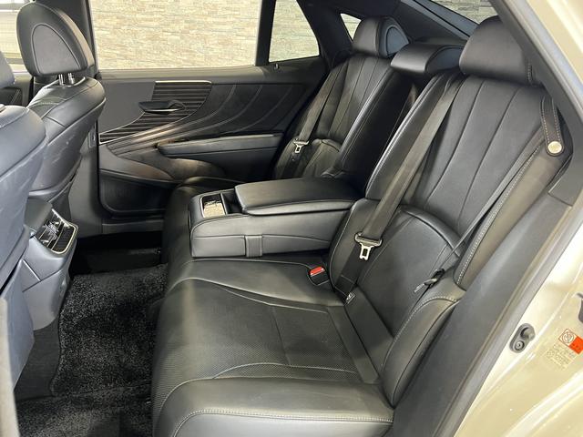 ＬＳ ＬＳ５００　Ｉパッケージ　サンルーフ／黒本革電動メモリーシート／シートベンチレーション／３眼ＬＥＤ／ＨＵＤ／レクサスセーフティシステム＋Ａ／レーダークルコン／アダプティブハイビーム／パノラミックビューモニター／純正ナビ（43枚目）