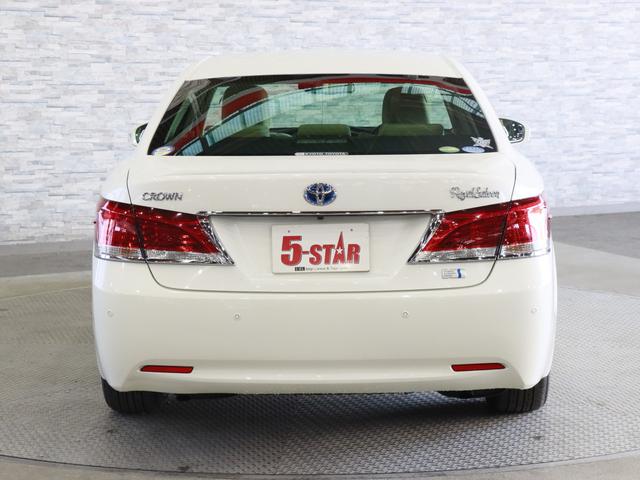 クラウンハイブリッド ロイヤルサルーン　電動シート／シートヒーター／レーダークルコン／クリアランスソナー／ＥＴＣ／ステアリングヒーター／純正ナビ／Ｂｌｕｅｔｏｏｔｈ／バックカメラ／地デジ／ＨＩＤオートライト／純正ＡＷ（14枚目）