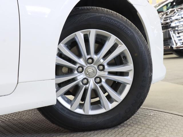 クラウンハイブリッド ロイヤルサルーン　電動シート／シートヒーター／レーダークルコン／クリアランスソナー／ＥＴＣ／ステアリングヒーター／純正ナビ／Ｂｌｕｅｔｏｏｔｈ／バックカメラ／地デジ／ＨＩＤオートライト／純正ＡＷ（18枚目）