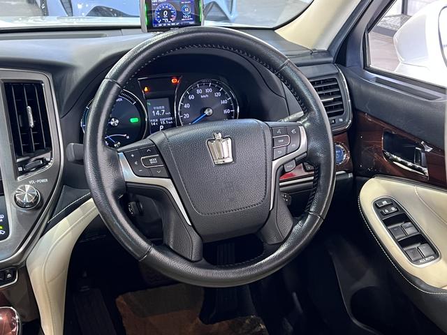 クラウンハイブリッド ロイヤルサルーン　電動シート／シートヒーター／レーダークルコン／クリアランスソナー／ＥＴＣ／ステアリングヒーター／純正ナビ／Ｂｌｕｅｔｏｏｔｈ／バックカメラ／地デジ／ＨＩＤオートライト／純正ＡＷ（21枚目）