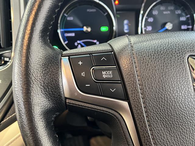 クラウンハイブリッド ロイヤルサルーン　電動シート／シートヒーター／レーダークルコン／クリアランスソナー／ＥＴＣ／ステアリングヒーター／純正ナビ／Ｂｌｕｅｔｏｏｔｈ／バックカメラ／地デジ／ＨＩＤオートライト／純正ＡＷ（22枚目）