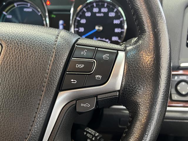 クラウンハイブリッド ロイヤルサルーン　電動シート／シートヒーター／レーダークルコン／クリアランスソナー／ＥＴＣ／ステアリングヒーター／純正ナビ／Ｂｌｕｅｔｏｏｔｈ／バックカメラ／地デジ／ＨＩＤオートライト／純正ＡＷ（23枚目）