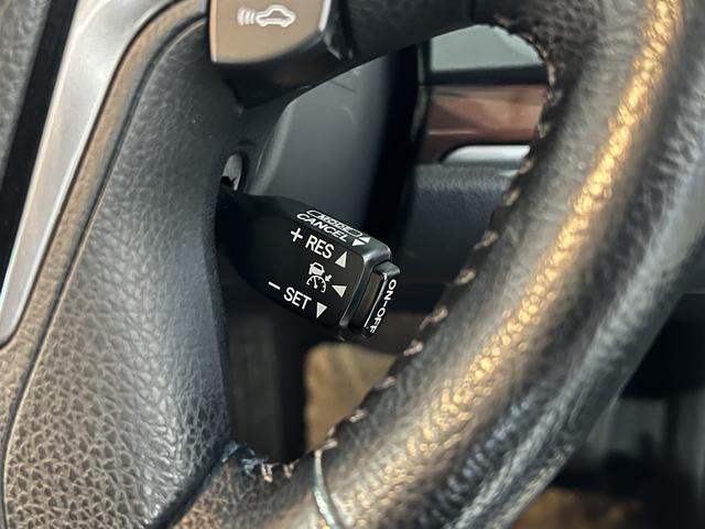 クラウンハイブリッド ロイヤルサルーン　電動シート／シートヒーター／レーダークルコン／クリアランスソナー／ＥＴＣ／ステアリングヒーター／純正ナビ／Ｂｌｕｅｔｏｏｔｈ／バックカメラ／地デジ／ＨＩＤオートライト／純正ＡＷ（24枚目）