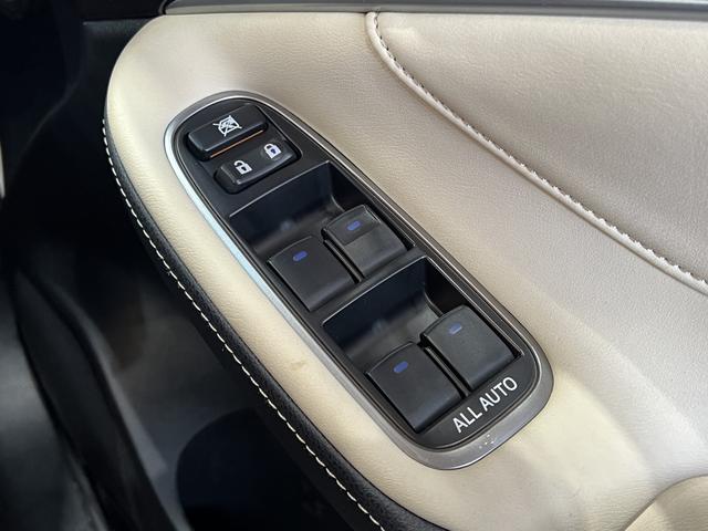 クラウンハイブリッド ロイヤルサルーン　電動シート／シートヒーター／レーダークルコン／クリアランスソナー／ＥＴＣ／ステアリングヒーター／純正ナビ／Ｂｌｕｅｔｏｏｔｈ／バックカメラ／地デジ／ＨＩＤオートライト／純正ＡＷ（26枚目）