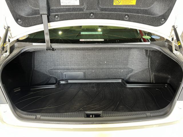 クラウンハイブリッド ロイヤルサルーン　電動シート／シートヒーター／レーダークルコン／クリアランスソナー／ＥＴＣ／ステアリングヒーター／純正ナビ／Ｂｌｕｅｔｏｏｔｈ／バックカメラ／地デジ／ＨＩＤオートライト／純正ＡＷ（35枚目）