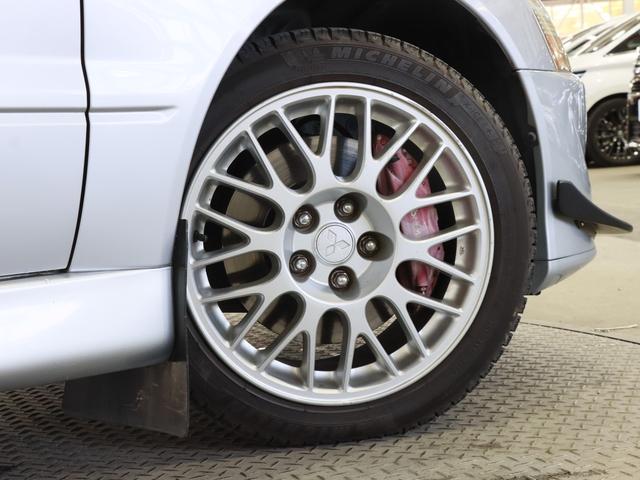 ランサー ＧＳＲエボリューションＶＩＩＩ　４ＷＤ／６速ＭＴ／ラリーアートマフラー／前後ブレンボキャリパー／純正レカロシート／Ｒスポイラー／社外ナビ／キーレス／ＥＴＣ／ＨＩＤヘッドライト／純正１７インチＡＷ（22枚目）