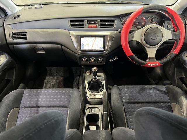 ランサー ＧＳＲエボリューションＶＩＩＩ　４ＷＤ／６速ＭＴ／ラリーアートマフラー／前後ブレンボキャリパー／純正レカロシート／Ｒスポイラー／社外ナビ／キーレス／ＥＴＣ／ＨＩＤヘッドライト／純正１７インチＡＷ（24枚目）