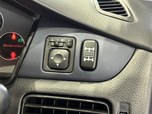 ランサー ＧＳＲエボリューションＶＩＩＩ　４ＷＤ／６速ＭＴ／ラリーアートマフラー／前後ブレンボキャリパー／純正レカロシート／Ｒスポイラー／社外ナビ／キーレス／ＥＴＣ／ＨＩＤヘッドライト／純正１７インチＡＷ（28枚目）