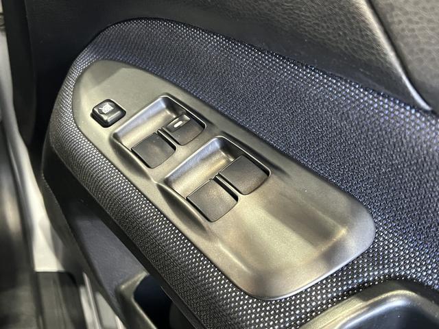 ランサー ＧＳＲエボリューションＶＩＩＩ　４ＷＤ／６速ＭＴ／ラリーアートマフラー／前後ブレンボキャリパー／純正レカロシート／Ｒスポイラー／社外ナビ／キーレス／ＥＴＣ／ＨＩＤヘッドライト／純正１７インチＡＷ（29枚目）