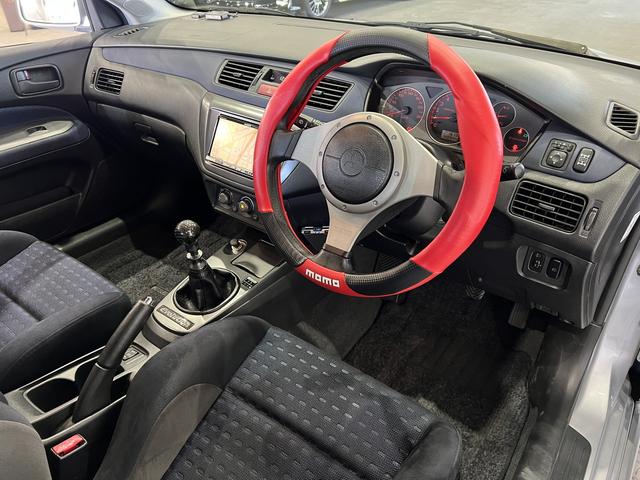 ランサー ＧＳＲエボリューションＶＩＩＩ　４ＷＤ／６速ＭＴ／ラリーアートマフラー／前後ブレンボキャリパー／純正レカロシート／Ｒスポイラー／社外ナビ／キーレス／ＥＴＣ／ＨＩＤヘッドライト／純正１７インチＡＷ（30枚目）