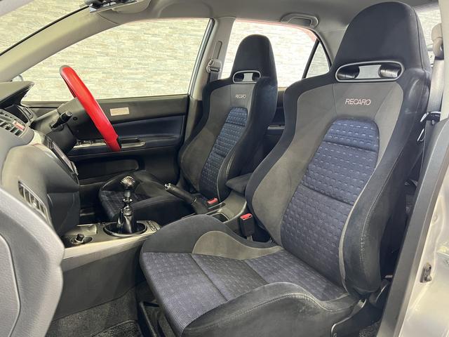 ランサー ＧＳＲエボリューションＶＩＩＩ　４ＷＤ／６速ＭＴ／ラリーアートマフラー／前後ブレンボキャリパー／純正レカロシート／Ｒスポイラー／社外ナビ／キーレス／ＥＴＣ／ＨＩＤヘッドライト／純正１７インチＡＷ（37枚目）